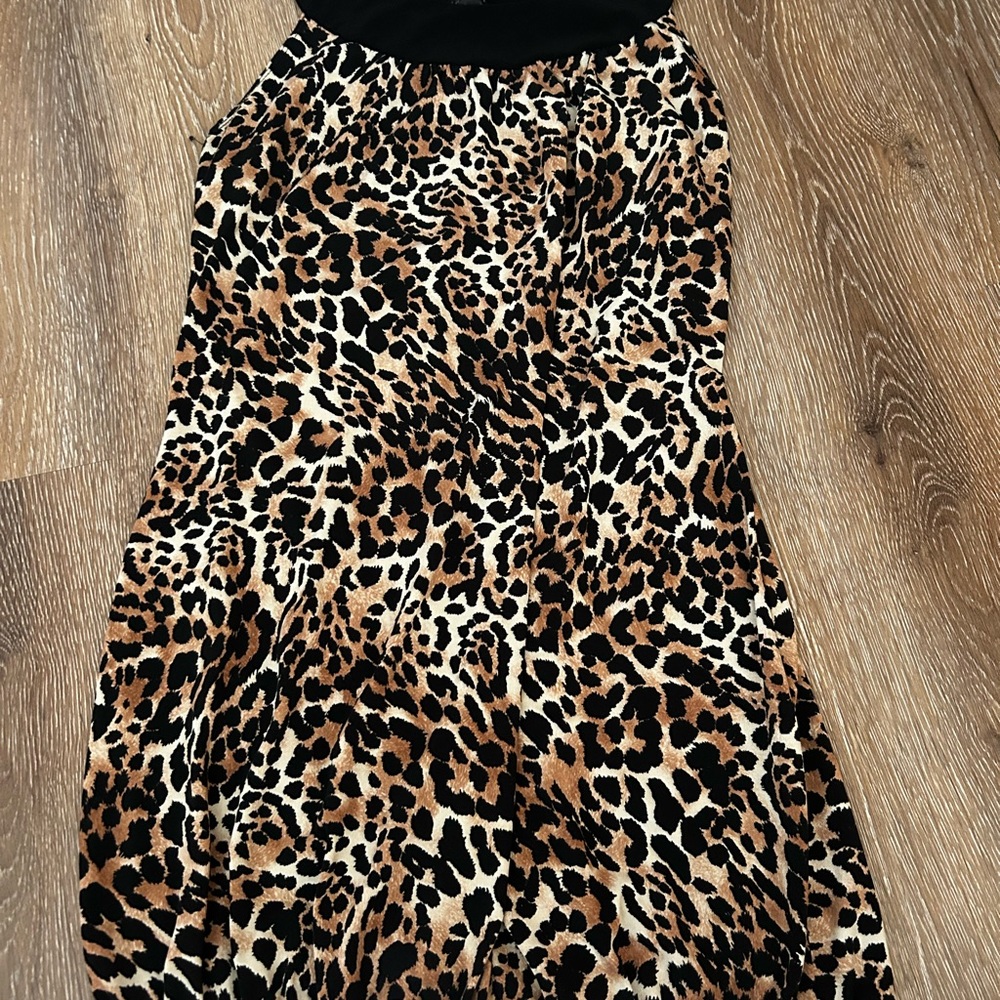 Size medium leopard print dress. 🐆